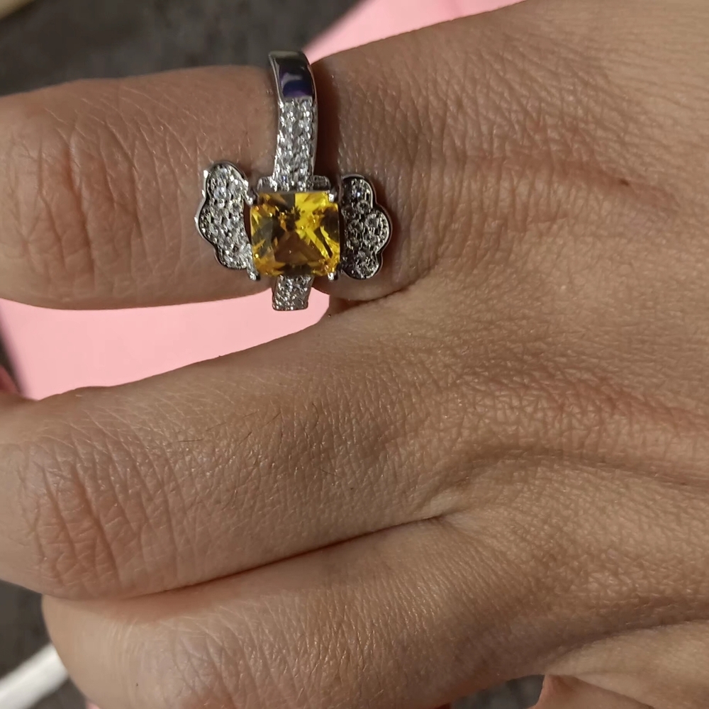 Elegant Silver and Yellow Gemstone Ring